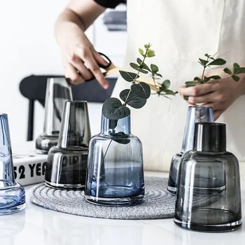 Стеклянная ваза с маяком в скандинавском минимализме, цветочная композиция, цветочный столик, столешница, гидропонная ваза, украшение рабочего стола в серых тонах